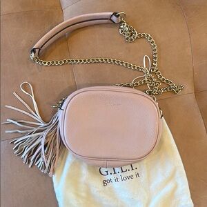 G.I.L.I. Pink leather Crossbody Bag w tassel